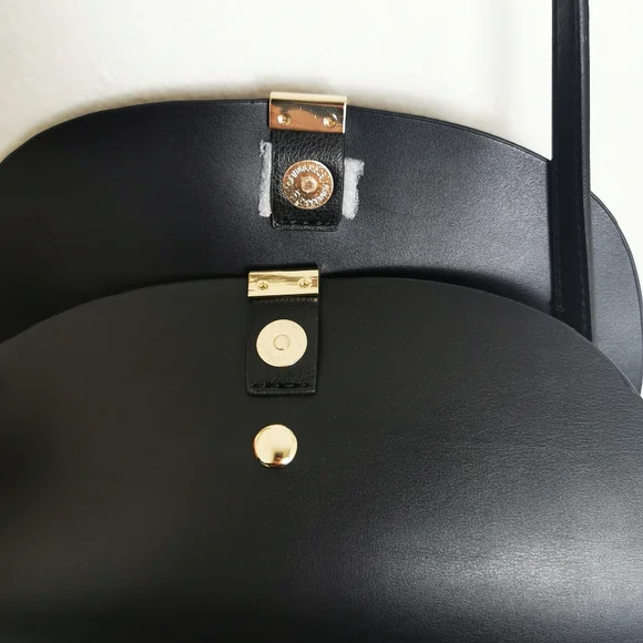 NWT Miztique Crossbody Bag designer collection black and gold multi compartment - Picture 8 of 13